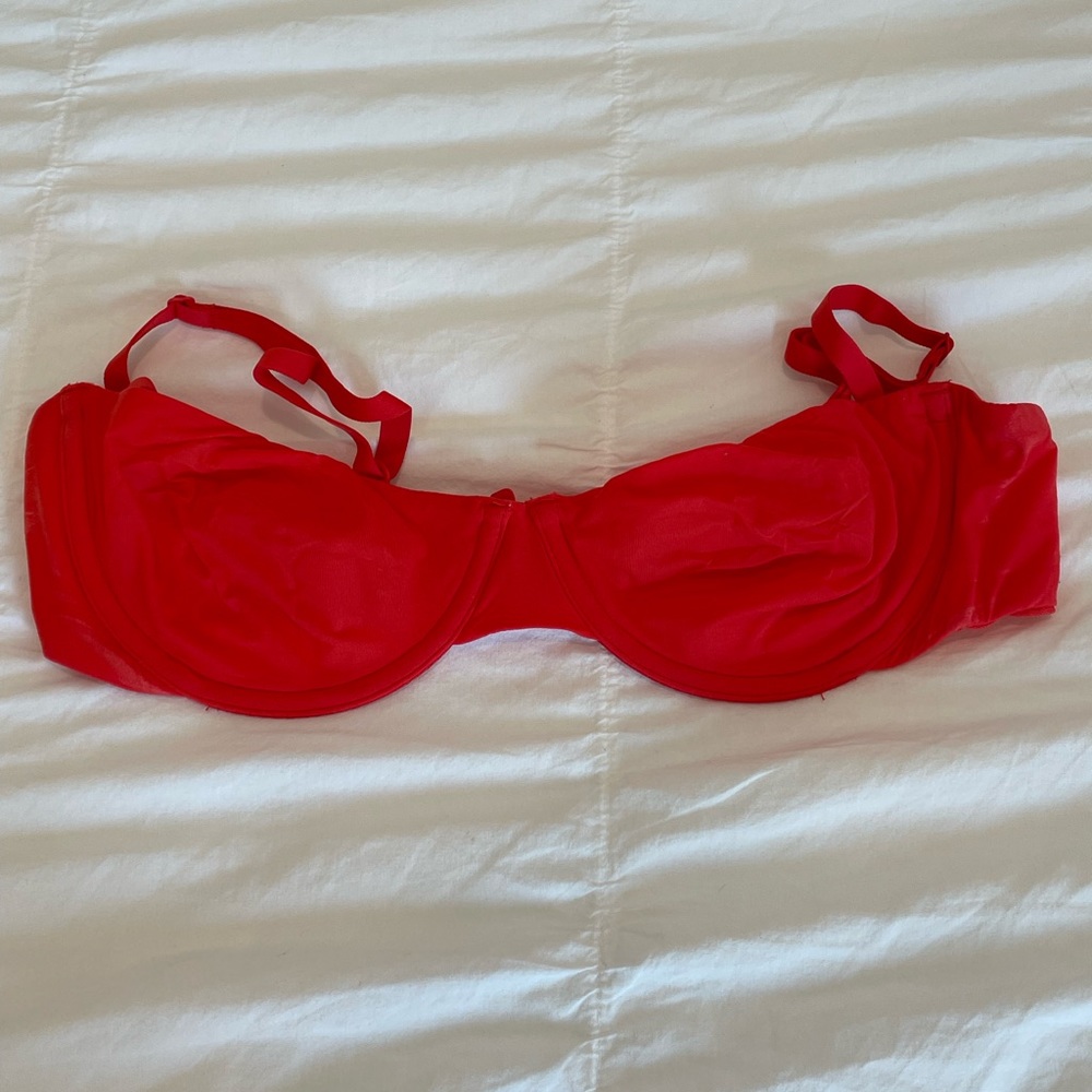 skims fits everybody straight neck underwire bra